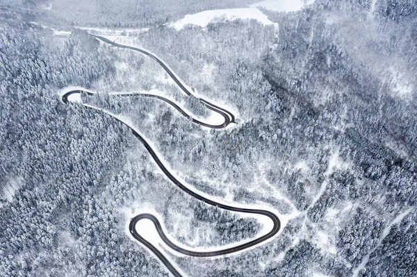 Winter Schnee Gewundenen Straße Serpentine Switchbacks Wald Wälder Saison Luftbild — Stockfoto