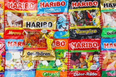 Stuttgart, Almanya - 7 Mart 2021 Haribo jelibon şekeri şekerlemeleri Stuttgart, Almanya.