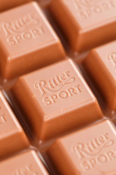 ドイツのシュトゥットガルト 2021年3月8日ドイツのシュトゥットガルトにあるRitter Sportチョコレートバー会社のロゴの肖像フォーマット — ストック写真