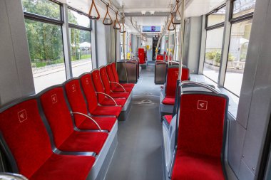 Fulpmes, Avusturya - 1 Ağustos 2020 Stubaitalbahn Innsbruck Tramvay Treni Avusturya.