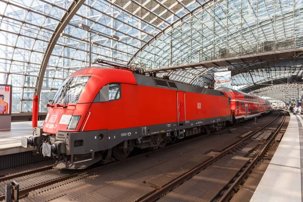 Berlín Alemania Agosto 2020 Suburban Regional Train Berlin Main Railway —  Fotos de Stock