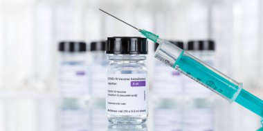 Stuttgart, Almanya - 19 Mart 2021 AstraZeneca Coronavirus Aşısı Corona Virüs COVID-19 Covid şırınga aşıları Almanya 'da kopyalama alanı afişi.