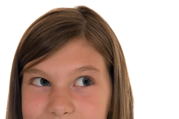 Nuori tyttö katselee ylös — kuvapankkivalokuva