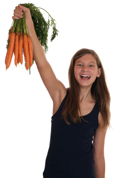 Gezond eten lachende meisje met wortelen — Stockfoto