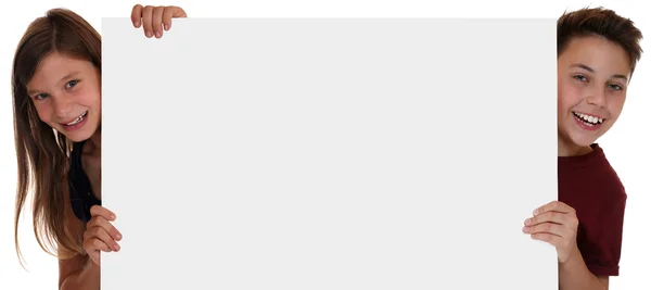 Copyspace 빈 배너에 뒤에 보고 웃는 아이 들 — 스톡 사진