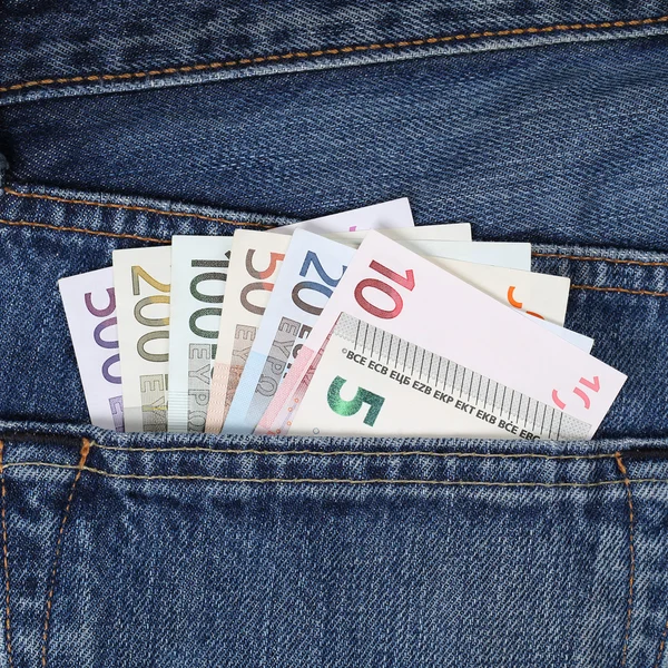 Notas de euro atuais em carteiras de bolso de calças — Fotografia de Stock