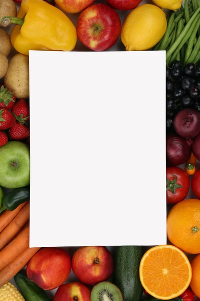 空白的购物清单，与 copyspace 的蔬菜和水果 — 图库照片