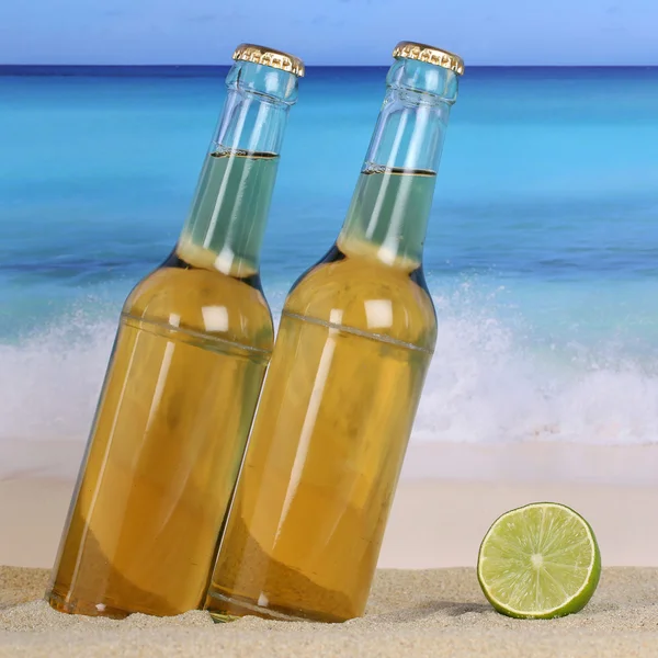 Cold beer on the beach — Stock Photo, Image