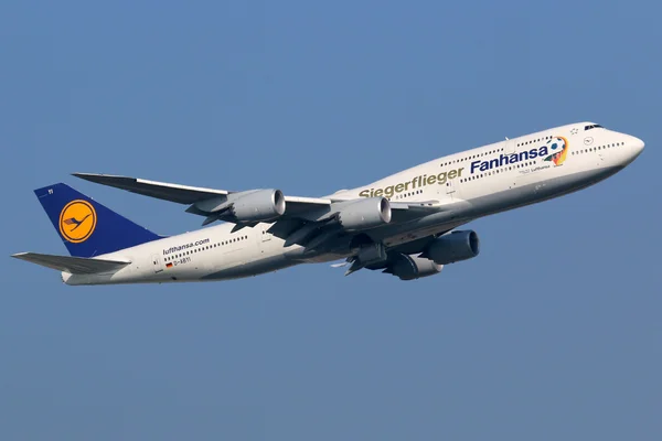 Lufthansa Boeing 747-8 Siegerflieger Jumbo Jet — Stockfoto