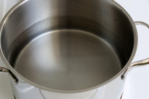 Cozinhar macarrão de espaguete farinha de macarrão: panela com água — Fotografia de Stock