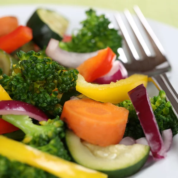 Vegan or vegetarian eating vegetables food on plate — Stock Photo, Image