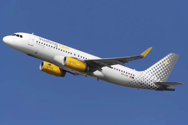 Vueling Airbus A320 Aeropuerto de Barcelona — Foto de Stock