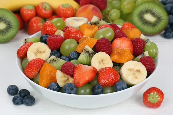 Fruit salad in a bowl with fruits like strawberries, blueberries — Stock Image Fruit salad in a bowl with fruits like strawberries, blueberries Stock Photo
