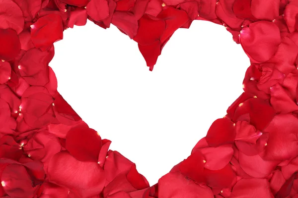 Blütenblätter roter Rosen bilden Herzensthema zum Valentinstag und — Stockfoto