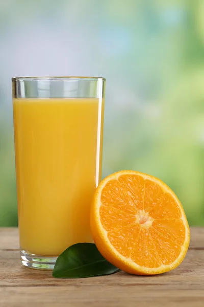 Jus d'orange et fruits d'oranges — Photo