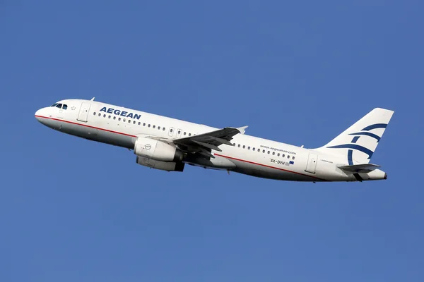 Airbus A320 der ägäischen Fluggesellschaften — Stockfoto