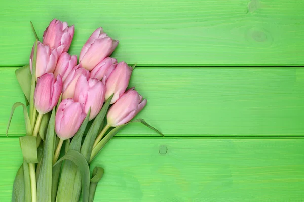 Lale çiçek buket bahar veya ahşap tahta Anneler gününde — Stok fotoğraf