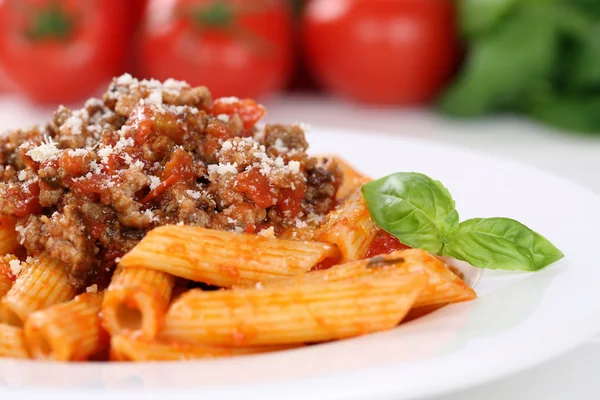 Penne Rigate Bolognese eller Bolognaise sås nudlar pasta måltid — Stockfoto