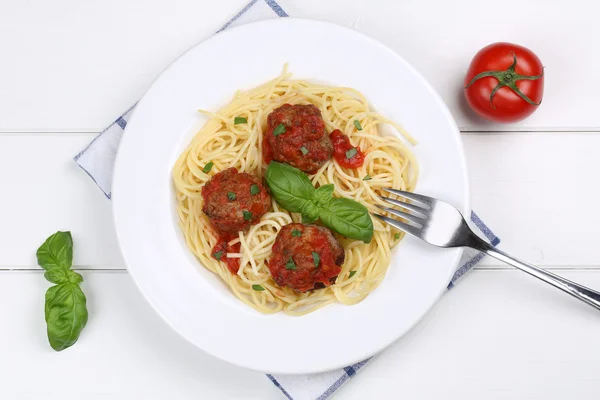 Spaghetti med köttbullar nudlar pasta måltid från ovan — Stockfoto