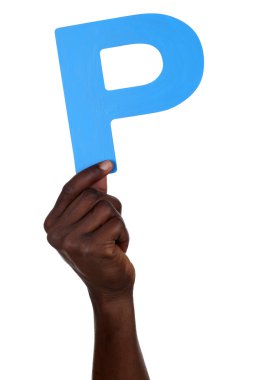 P harfi alfabesinden tutan el