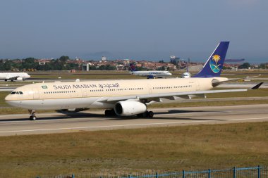 Suudi Arabistan Hava Yolları'nın Airbus A330-300 uçak Istanbul Havalimanı