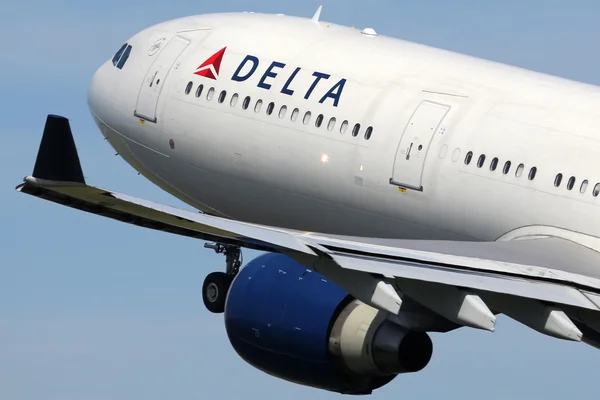 Delta hava hatları Airbus A330-300 uçak — Stok fotoğraf