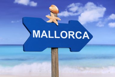 Mallorca ile yaz aylarında kumsalda tatil