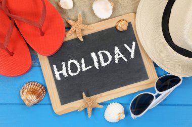 Deniz kabukları ile yaz aylarında plaj tatil