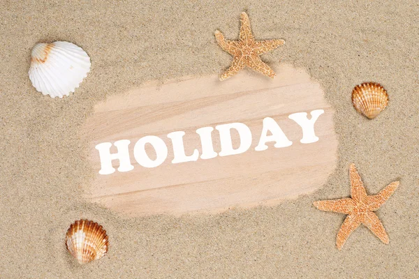 Escena de playa en vacaciones de verano con arena, conchas marinas y estrellas — Foto de Stock