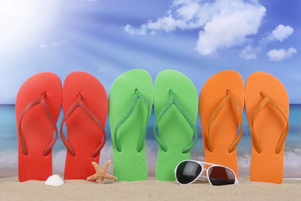 Beach scene with flip flops sandals in summer vacation — Stock Photo, Image