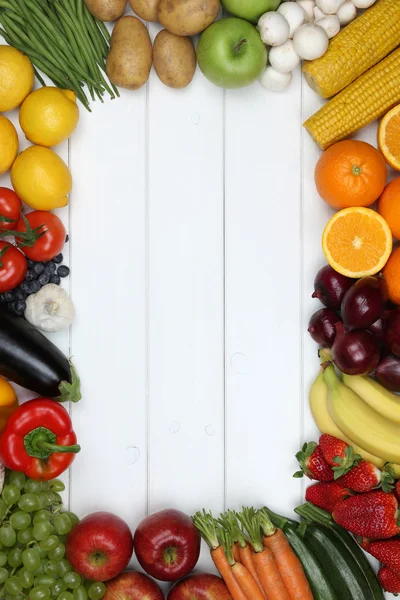 Frame from vegetables and fruits like tomato, apple, orange with — Stock Photo, Image