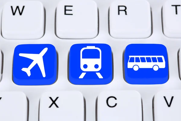 Reserve uma viagem on-line na internet com ônibus, avião ou trai — Fotografia de Stock