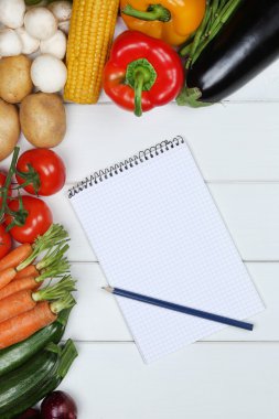 alışveriş listesi için vejeteryan sebze domates ve paprik gibi