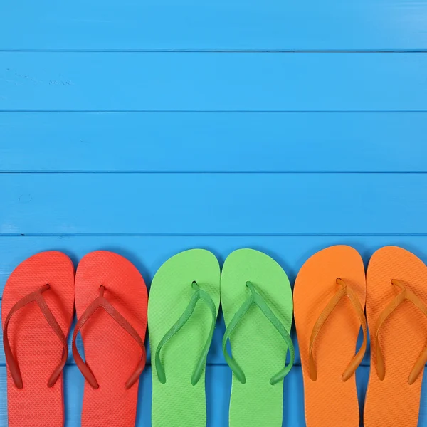Flip-Flops-Sandalen im Sommer im Urlaub — Stockfoto