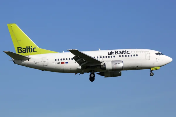 Air Baltic Boeing 737-500 airplane — Stock Photo, Image