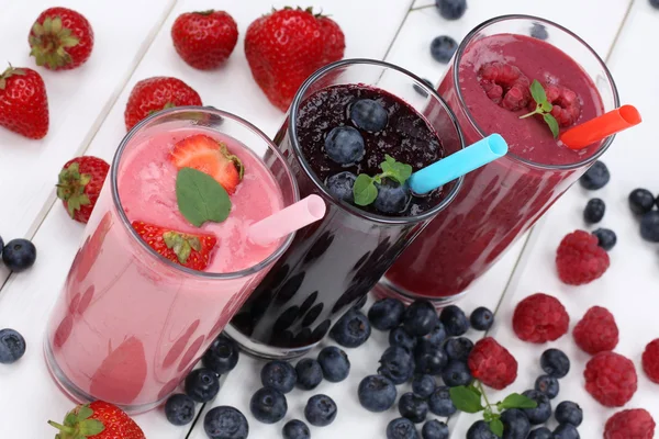 Smoothie fruit juice milkshake with fruits — Zdjęcie stockowe