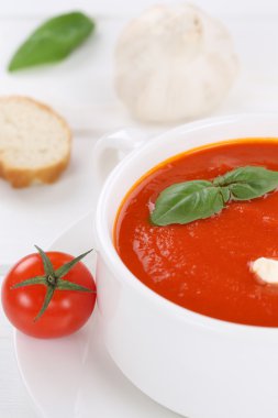 Domates ve baget kase domates çorbası