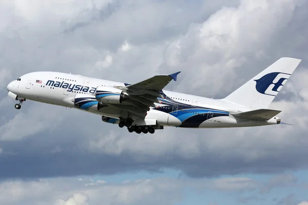 Malaysia Airlines Airbus A380 vliegtuig — Stockfoto