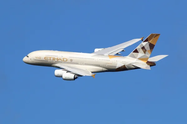 Etihad Airways Airbus A380 vliegtuig — Stockfoto