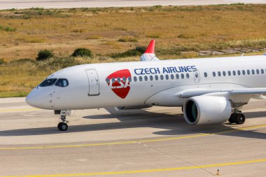 Rodos, Yunanistan - 31 Mayıs 2025: CSA Çek Havayolları Airbus A220-300 Yunanistan 'daki Rodos havaalanında uçak.
