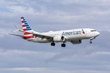 Miami, ABD - 6 Kasım 2025: Amerikan Havayolları Boeing 737-8 MAX uçağı ABD 'deki Miami havaalanında.