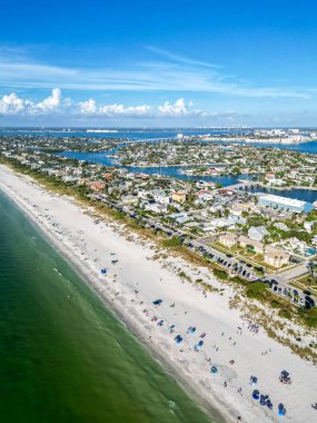 St. Pete Plajı, Saint Petersburg yakınlarındaki deniz havadan çekilmiş fotoğrafla ABD 'nin St. Pete Plajı' nda çekilmiştir.
