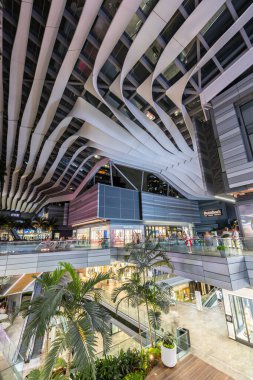 Miami, ABD - 3 Kasım 2025: Miami Brickell Şehir Merkezi Modern Alışveriş Merkezi.