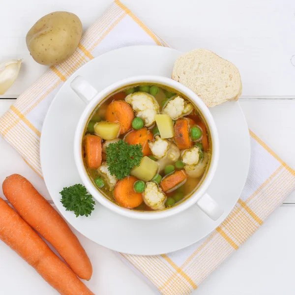 Soupe de légumes avec légumes et carottes dans un bol de abo — Photo