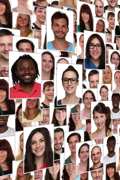 Hintergrund Gruppe Portrait von multirassischen jungen glücklich lächelnd peo — Stockfoto