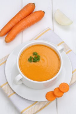 Havuç çorbası yemek kapta havuç ile