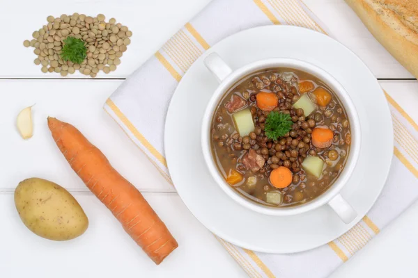 Guisado de sopa de lentilha com lentilhas na tigela de cima — Fotografia de Stock