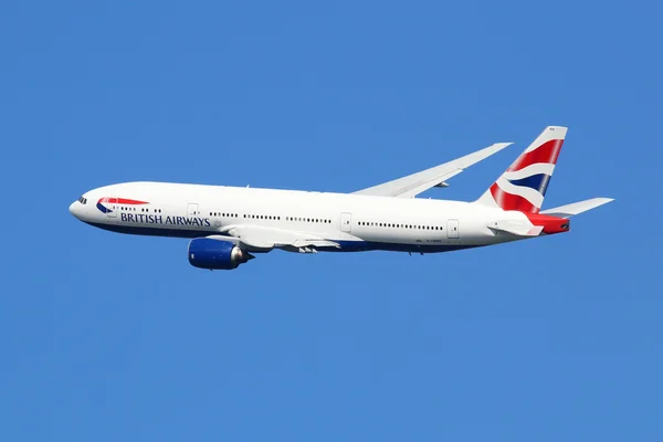 British Airways avión Boeing 777-200ER Londres Heathrow aeropuerto — Foto de Stock