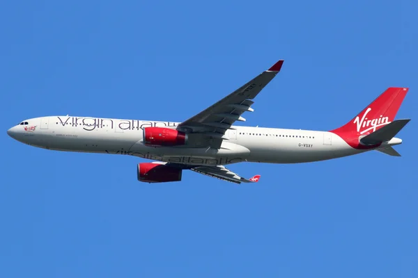 Virgin Atlantic Airbus A330-300 flygplan London Heathrow flygplats Royaltyfria Stockfoton