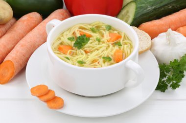 Şehriye çorbası Kupası noodles ile